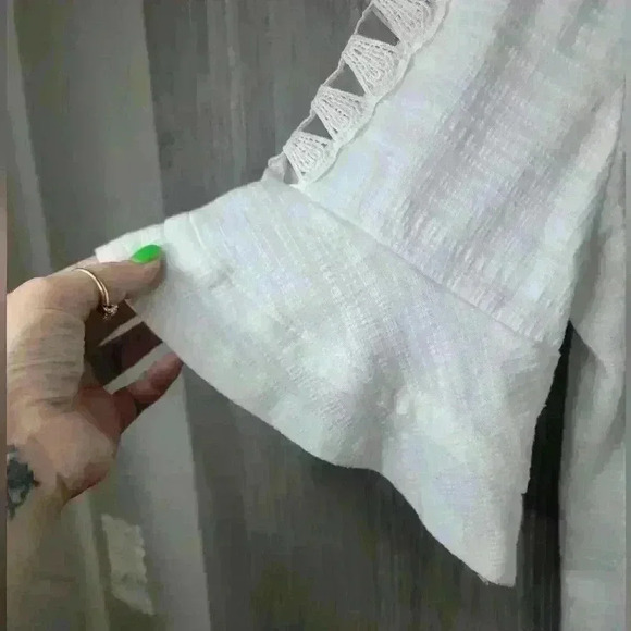 89th & Maddison white size large blouse. RAYON, POLY SPANDEX BLEND. - Picture 4 of 6